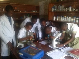  2014.10.01 Students with microscopes